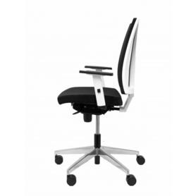 Silla Cózar blanca con respaldo malla asiento bali negro